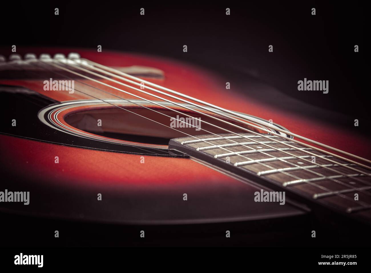 Close up di una chitarra acustica Foto Stock