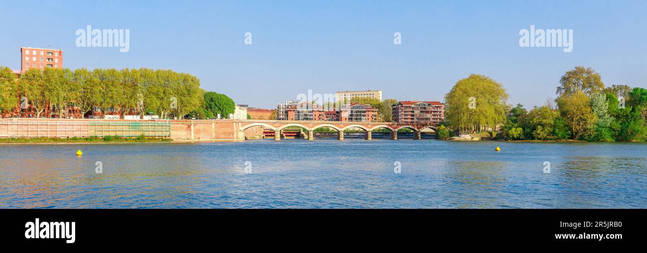 Paesaggio urbano della città di Tolosa e fiume Garonna. Francia, Europa Foto Stock