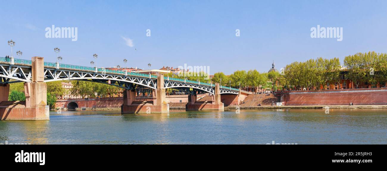 Paesaggio urbano della città di Tolosa e fiume Garonna. Francia, Europa Foto Stock