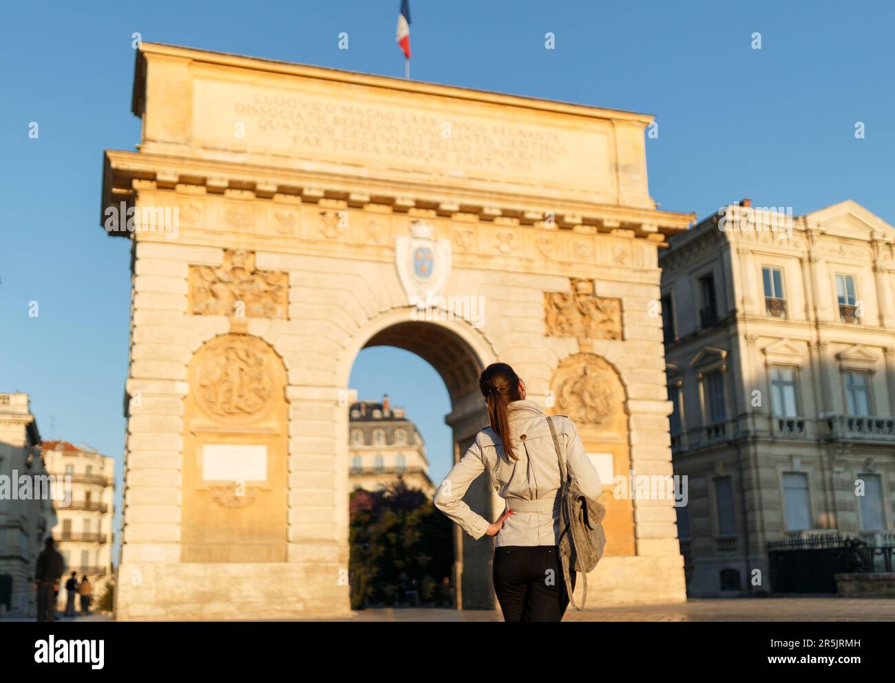 Donna turistica nella città di Montpellier. Francia, Sud Europa Foto Stock