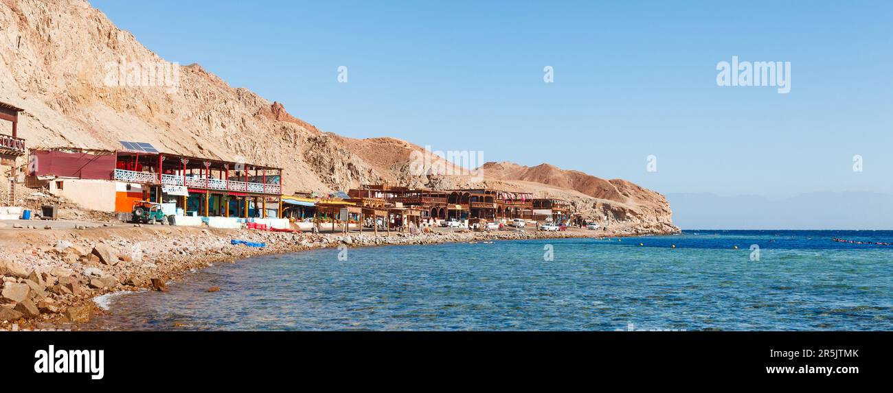 Costa del mare a Dahab vicino Blue Hole diving al Mar Rosso, Sinai, Egitto Foto Stock