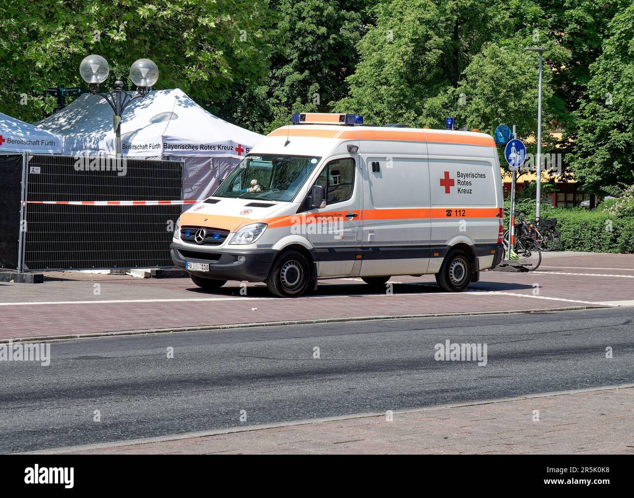 Auto ambulanza della Croce Rossa Bavarese Foto Stock
