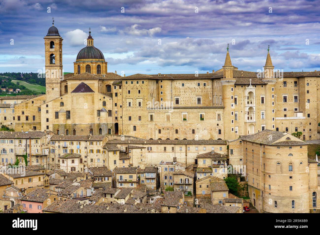 Veduta della città di Urbino (Italia) Foto Stock
