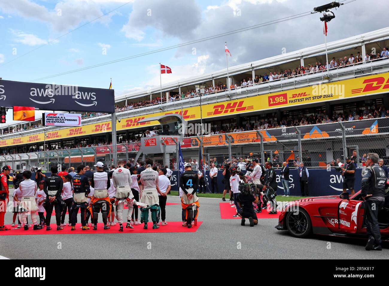 Barcellona, Spagna. 04th giugno, 2023. Piloti come la griglia osserva l'inno nazionale. 04.06.2023. Campionato del mondo di Formula 1, Rd 8, Gran Premio di Spagna, Barcellona, Spagna, Giorno della gara. Il credito fotografico dovrebbe essere: XPB/immagini dell'Associazione Stampa. Credit: XPB Images Ltd/Alamy Live News Foto Stock