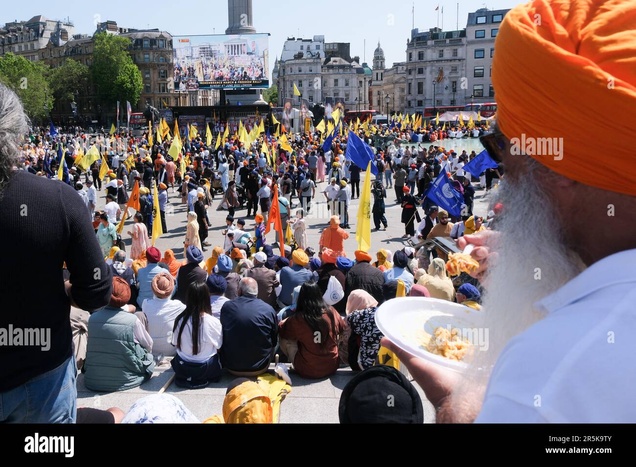 Trafalgar Square, Londra, Regno Unito. 4th giugno 2023, i Sikh in Trafalgar Square commemorano il massacro del Tempio d'Oro di Amritsar del 1984. Credit: Matthew Chattle/Alamy Live News Foto Stock