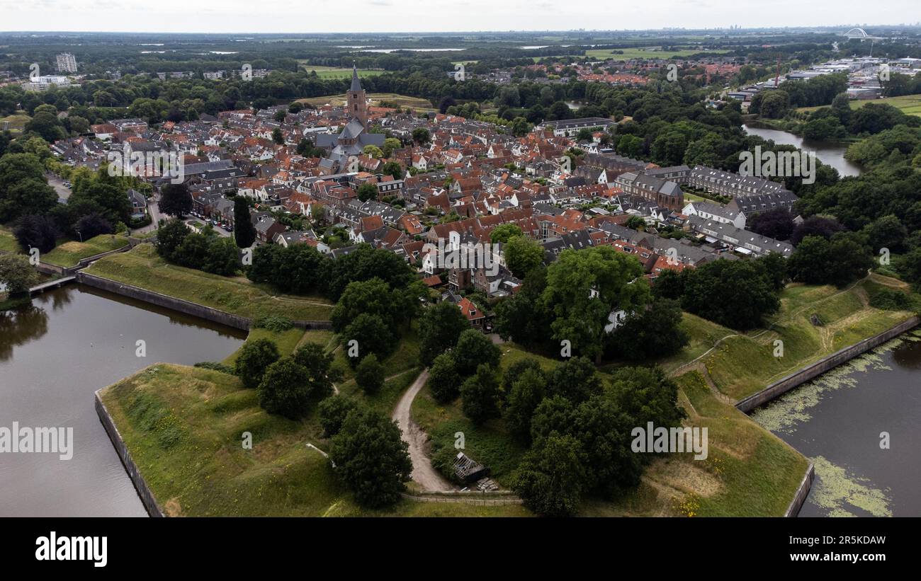 Olanda, Naarden, 2022-07-10. Fotografia aerea della città fortificata di Naarden. Fotografia di Martin Bertrand. Pays-Bas, Naarden, le 2022-07-10. Foto Stock