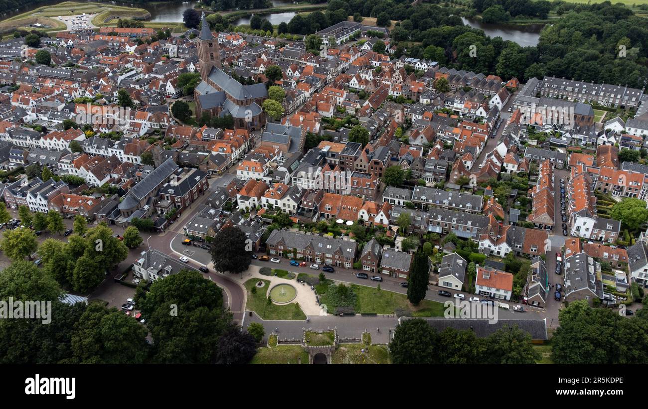 Olanda, Naarden, 2022-07-10. Fotografia aerea della città fortificata di Naarden. Fotografia di Martin Bertrand. Pays-Bas, Naarden, le 2022-07-10. Foto Stock