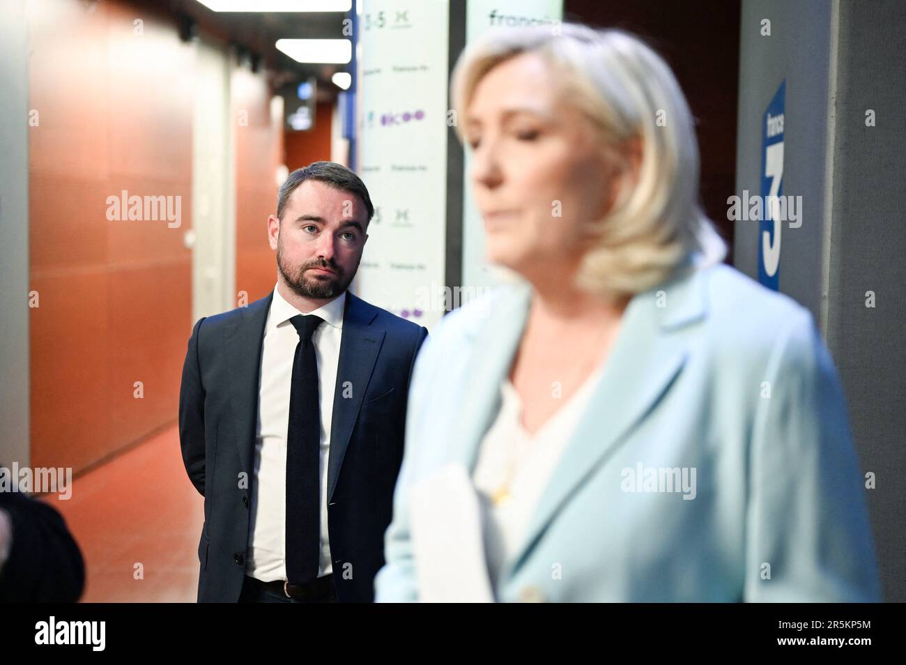 Parigi, Francia. 04th giugno, 2023. Victor Chabert, addetto stampa di Marine le Pen, il vice presidente del Gruppo Marine le Pen (RN) all'Assemblea Nazionale, pone su Dimanche en Politique il canale televisivo France 3 a Parigi, in Francia, il 04 giugno 2023. Foto di Stephane le Tellec/ABACAPRESS.COM Credit: Abaca Press/Alamy Live News Foto Stock