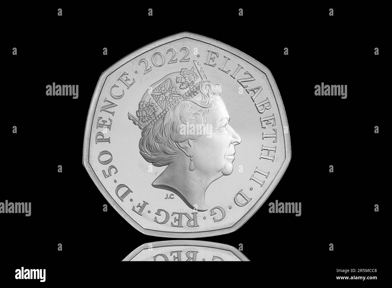 2022 50p moneta per commemorare 100 anni di BBC Foto Stock