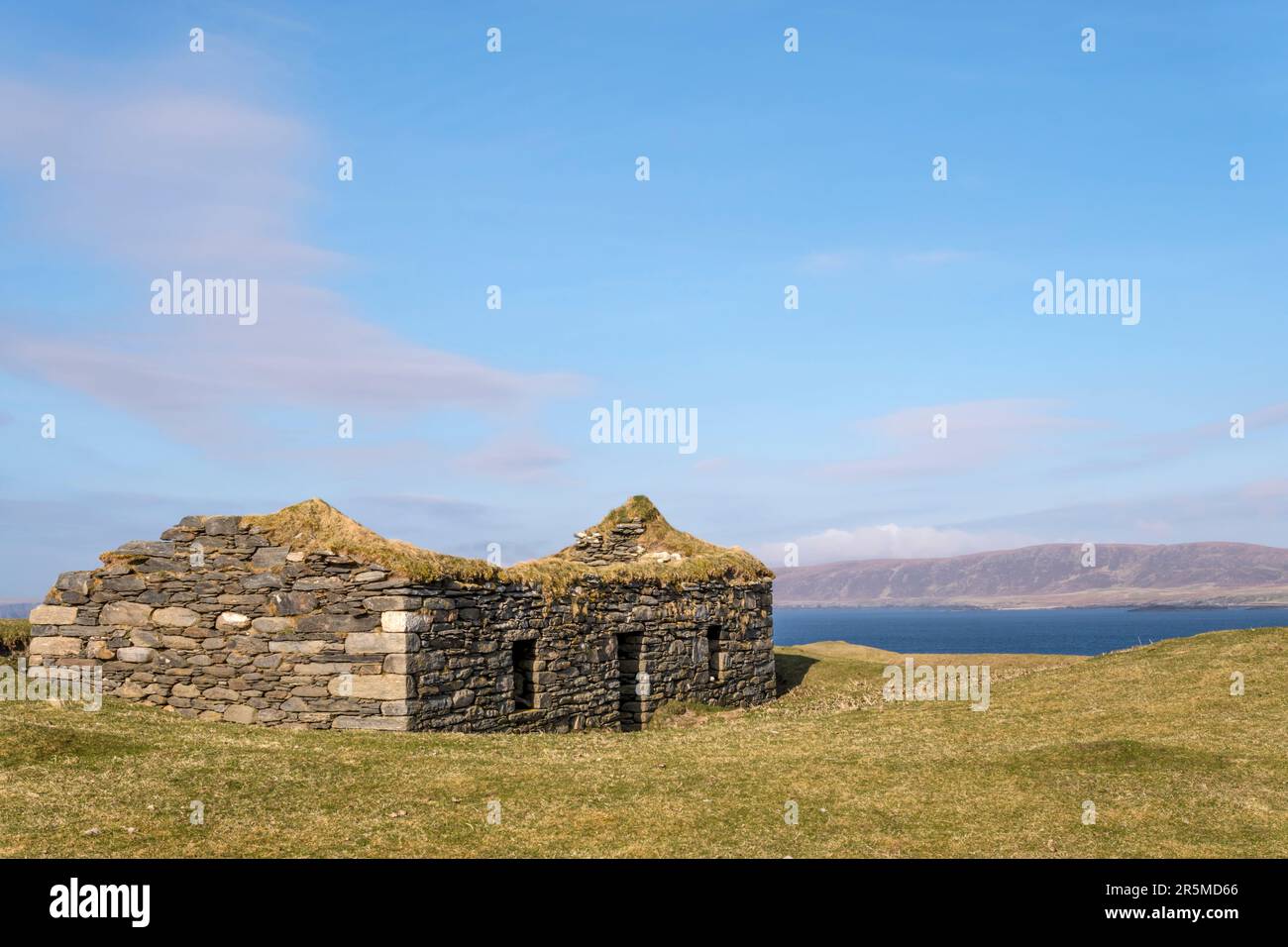 Rovine di costruzione a Toft dietro le sabbie di Breckon su yell, Shetland. Foto Stock