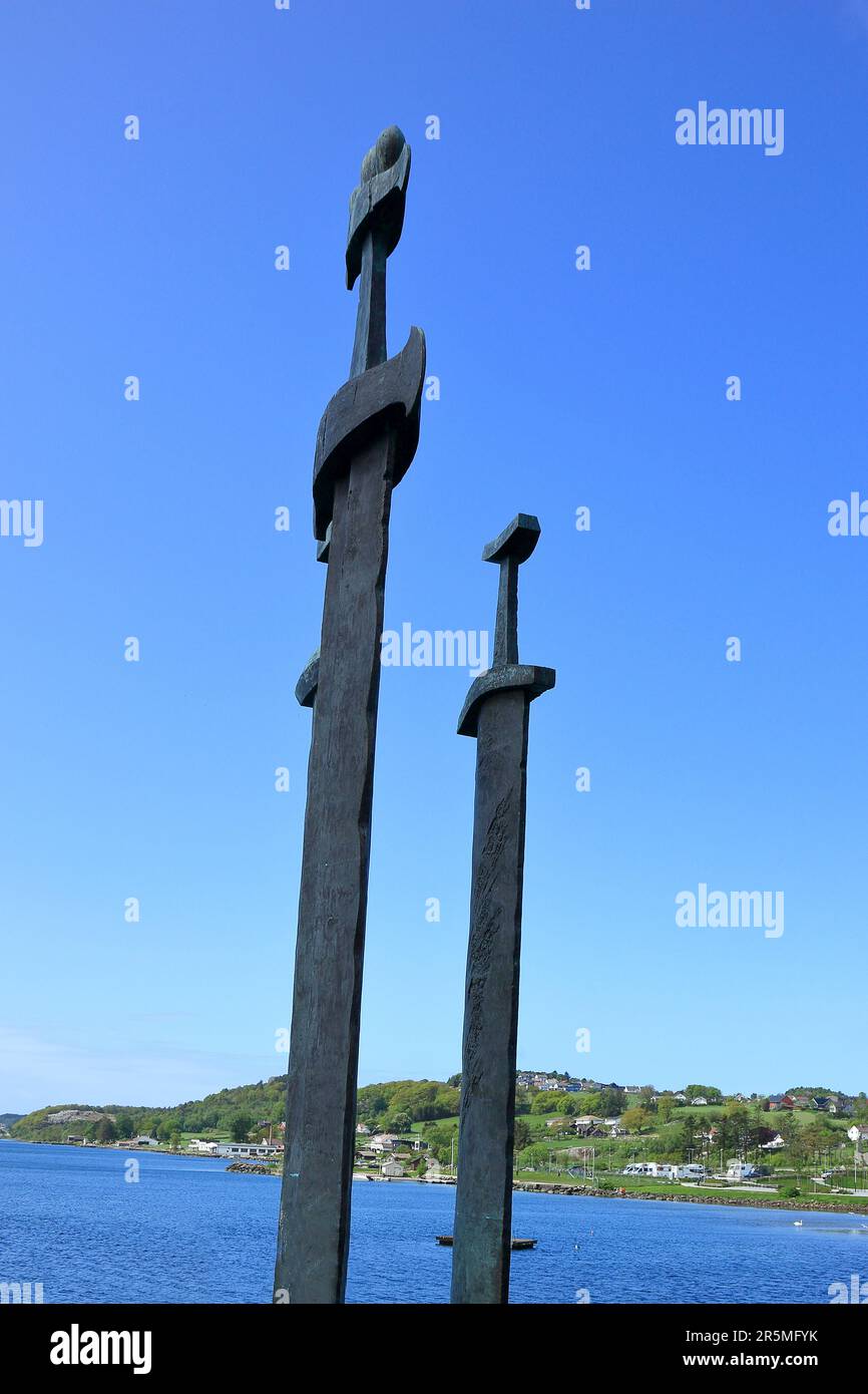 Swotds monumentali a Hafrsfjord vicino Stavanger in Norvegia Foto Stock