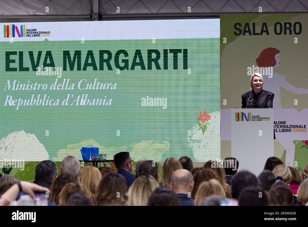 Il Ministro della Cultura di Albany Elva Margariti interviene all'apertura della 2023° edizione della Fiera Internazionale del Libro di Torino. Foto Stock