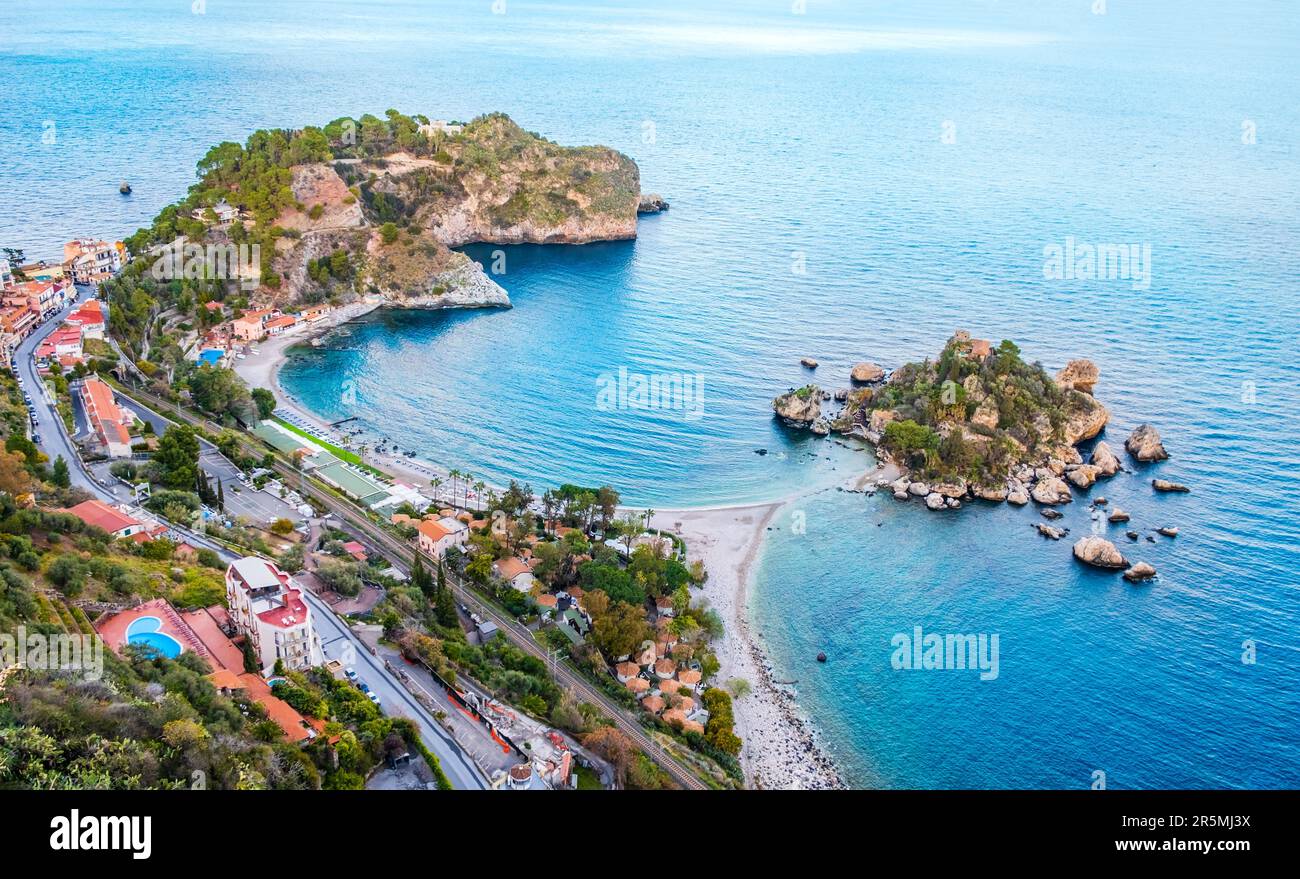 Planta De Dragão De Pequena Dimensão Com Vista Cênica No Dia Ensolarado Da  Ilha Turística Isola Bella Em Taormina Siciliana Itália Imagem de Stock -  Imagem de litoral, console: 251060157