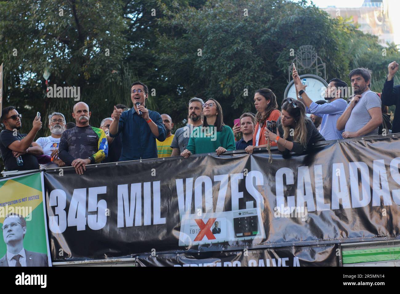 Curitiba (PR) 04/06/2023 - MANIFESTAÇÃO - Neste domingo (04) AS 15h, na Boca Maldita, centro de Curitiba. (Foto: GISELE PIMENTA/iShoot/Alamy) Foto Stock