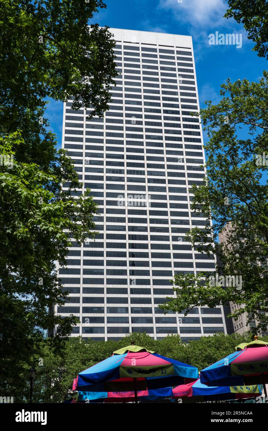 Il Grace Building si affaccia su Bryant Park nel centro di Manhattan, New York City, USA 2023 Foto Stock