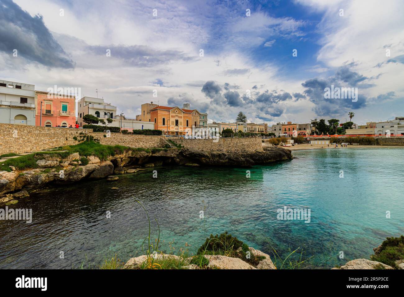 Splendida Località balneare sulla costa ionica salentina, Santa Caterina. Borgo, mare e paesaggi.- Salento, Puglia, Italia Foto Stock