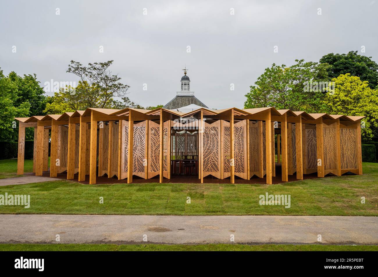 Londra, Regno Unito. 5th giugno, 2023. à tavolo dell'architetto francese-libanese parigino Lina Ghotmeh, il Padiglione serpentino del 22nd, presso la Galleria serpentina. Credit: Guy Bell/Alamy Live News Foto Stock