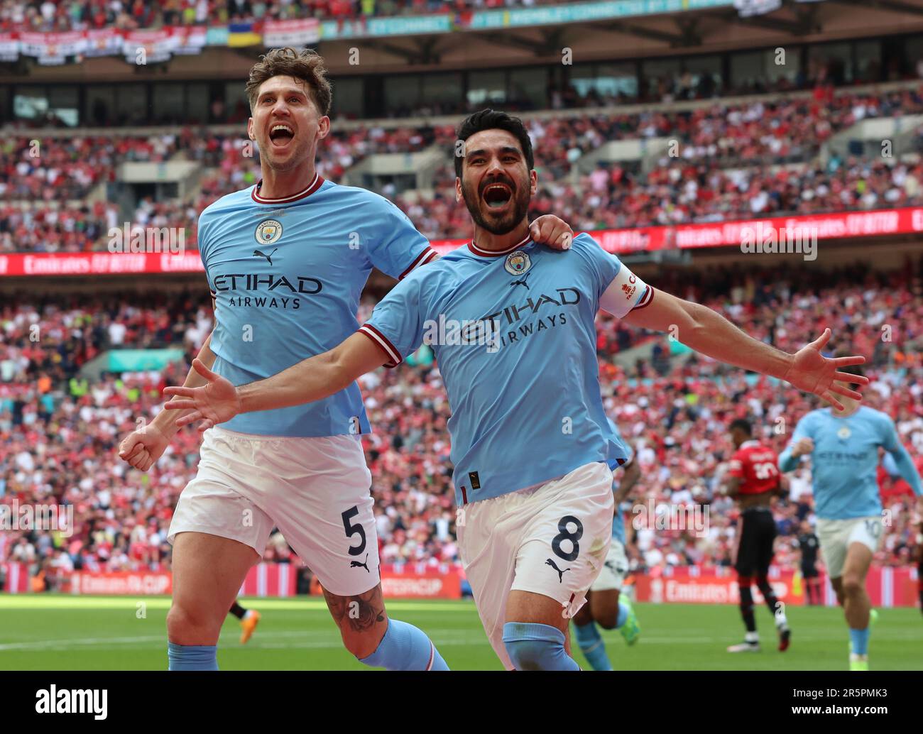 Likay Gundogan di Manchester City festeggia il suo obiettivo con John Stones di Manchester City durante la finale della fa Cup Emirates tra Manchester City Foto Stock