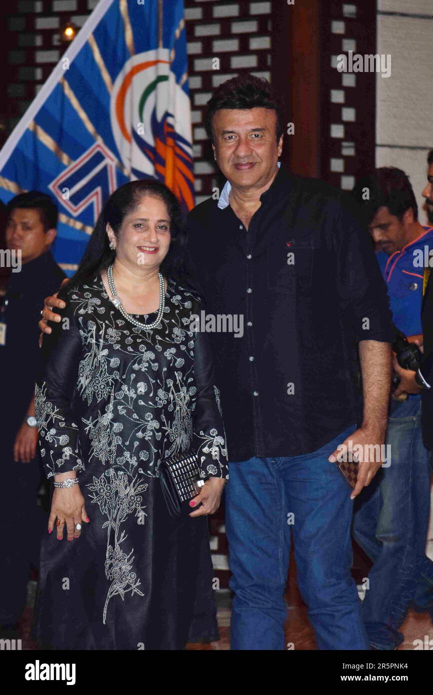 Anu Malik, compositore di musica indiana, marito, moglie, Anju Malik, Indiani Mumbai, partito di vittoria, Mumbai, India il 22 maggio 2017 Foto Stock