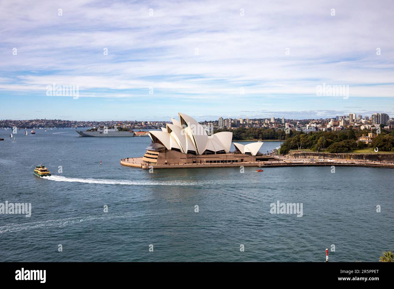 Porto di Sydney e la Sydney Opera House al bennelong Point, Sydney, NSW, Australia 2023 Foto Stock