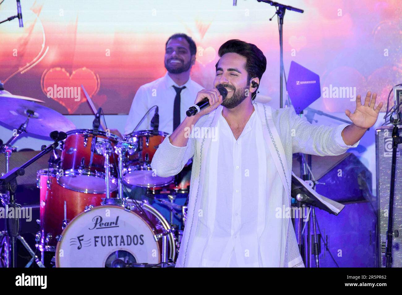 Ayushmann Khurrana, attore indiano, cantante indiano, canto, Meri Pyaari Bindu, Concerto cinematografico, Mumbai, India, 6 maggio 2017 Foto Stock