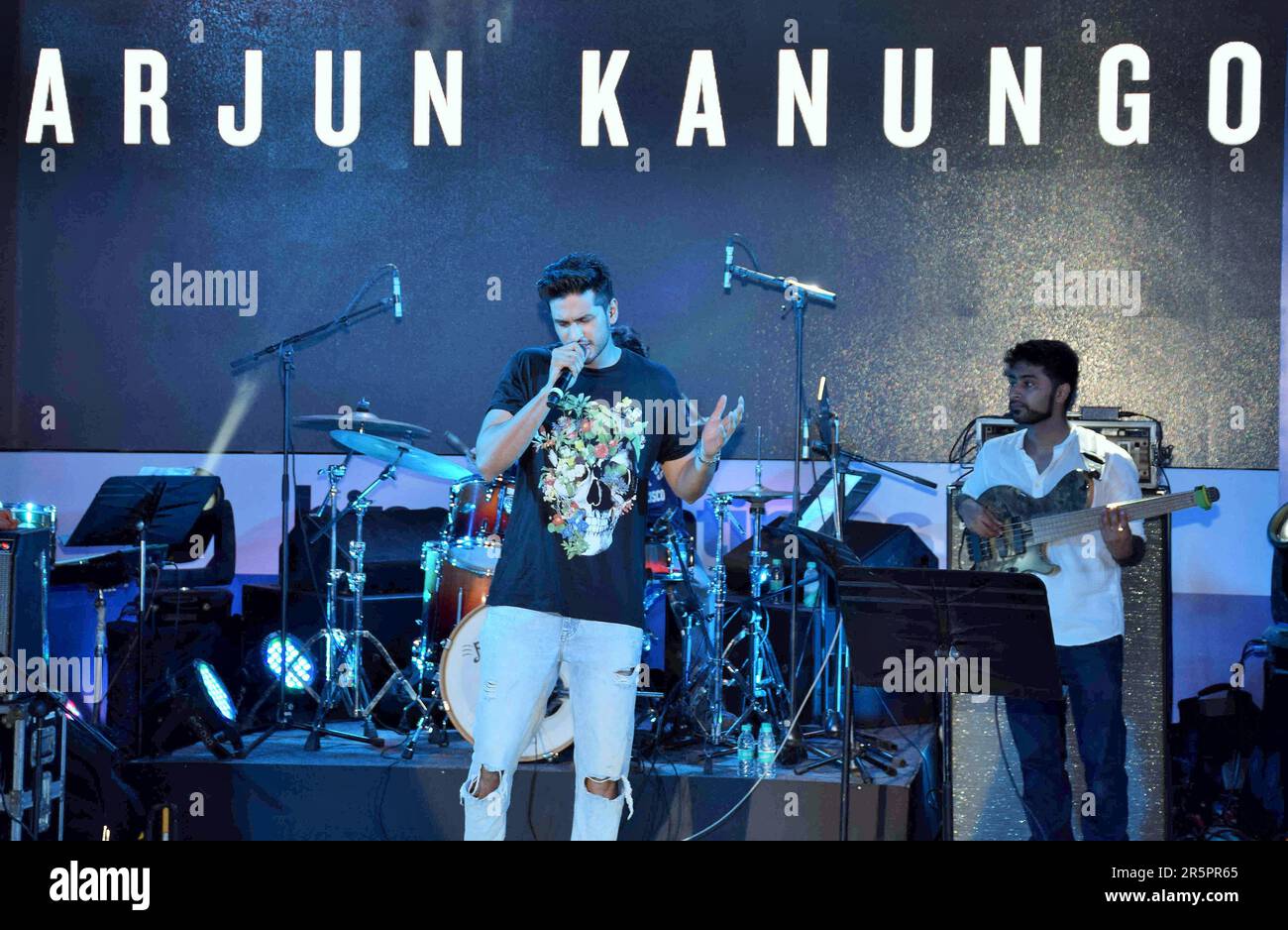 Arjun Kanungo, cantante indiano, attore, compositore, canto, Meri Pyaari Bindu, concerto cinematografico, Mumbai, India, 6 maggio 2017 Foto Stock