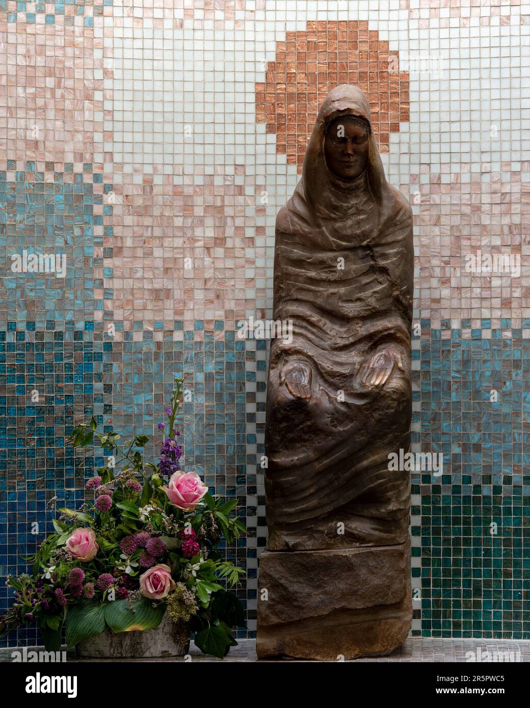 Il Santuario di Maria, moglie di Giuseppe e madre di Gesù, nella Chiesa di San Giuseppe, Wetherby, Yorkshire, Regno Unito Foto Stock