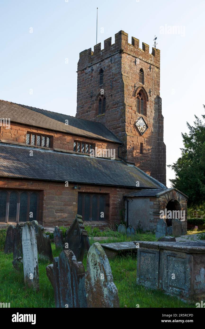 Chiesa di St Chads nel villaggio di Farndon nel Cheshire Inghilterra Regno Unito Foto Stock