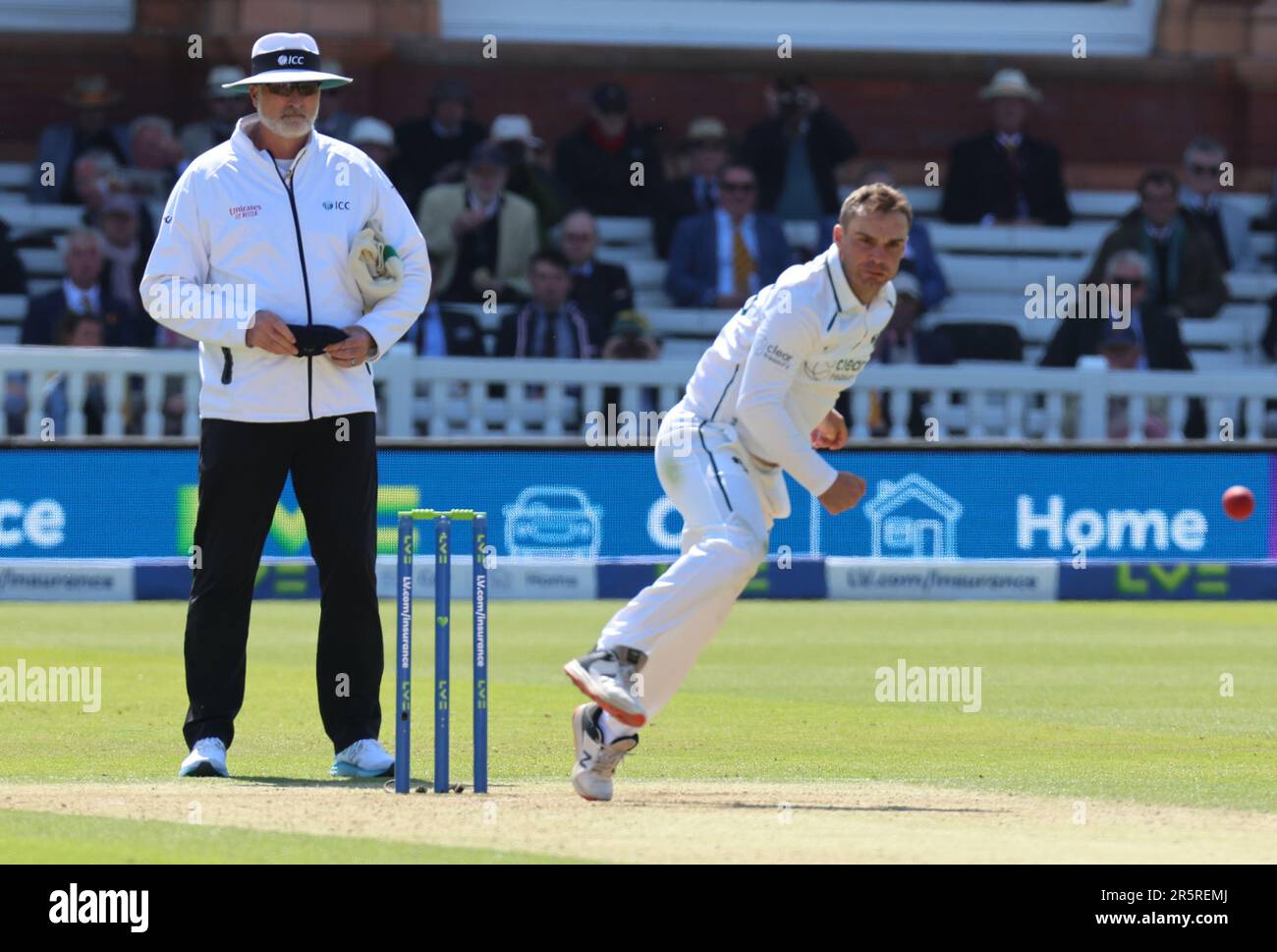 Andy McBrine d'Irlanda durante il Test Match Series Day Two of 4 incontro tra Inghilterra contro Irlanda al Lord's Cricket Ground, Londra su 02nd J Foto Stock