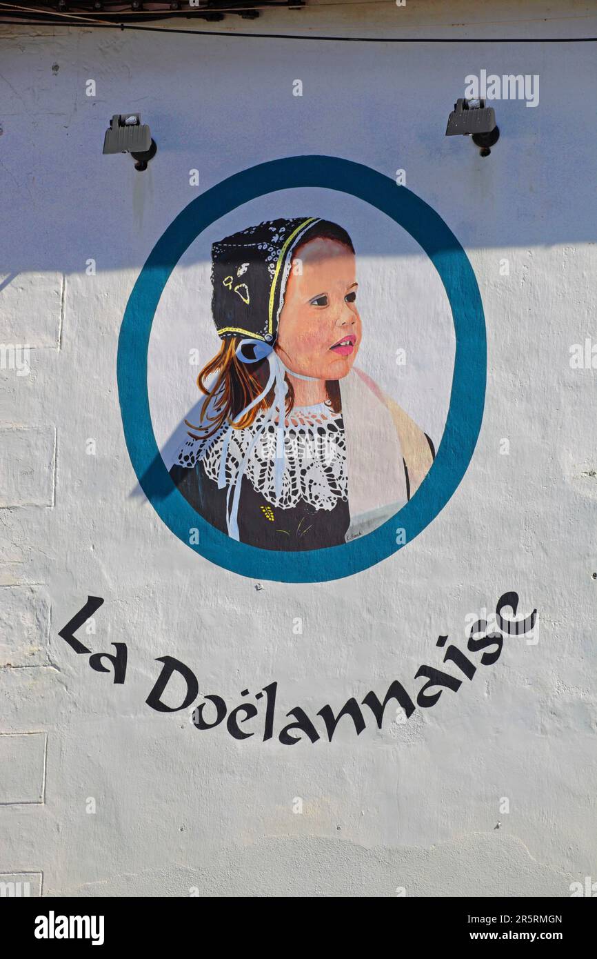 Francia, Finistere, Clohars Carnoet, particolare della facciata dipinta di la Doelanaise a Doelan, piccolo porto tipico del Finistere meridionale Foto Stock