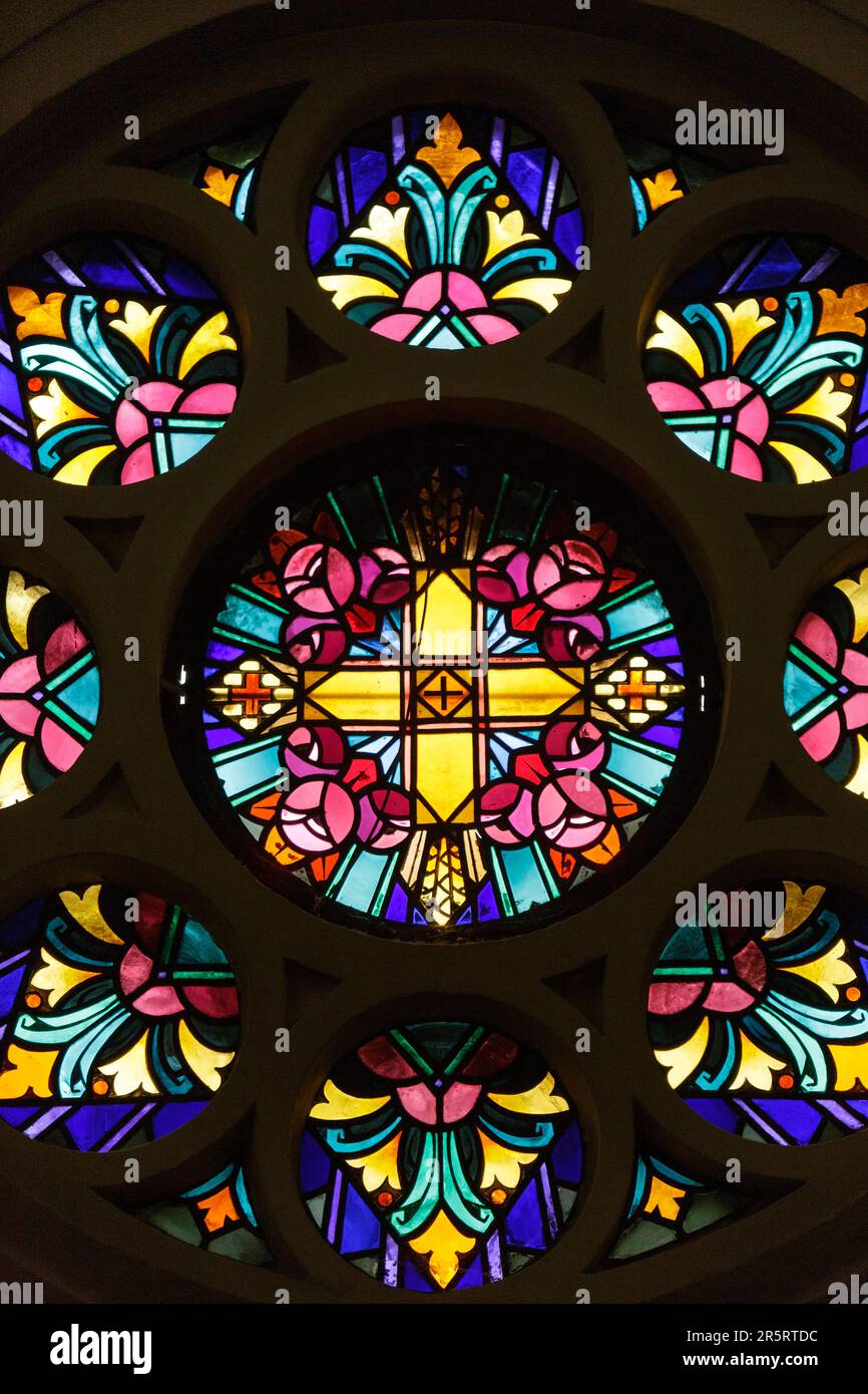 Francia, Meurthe et Moselle, Nancy, 1935 tettoia ornamentale, vetrata in stile Art Deco dal maestro vetraio Georges Janin nella cappella dell'Hopital Central de Nancy costruita dall'architetto Prosper Morey tra il 1879 e il 1883, situata in Avenue De Lattre de Tassigny Foto Stock