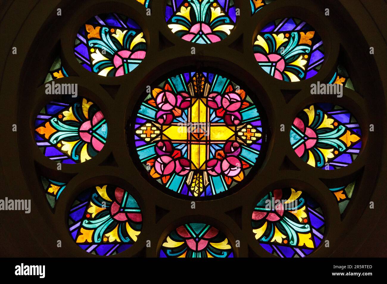 Francia, Meurthe et Moselle, Nancy, 1935 tettoia ornamentale, vetrata in stile Art Deco dal maestro vetraio Georges Janin nella cappella dell'Hopital Central de Nancy costruita dall'architetto Prosper Morey tra il 1879 e il 1883, situata in Avenue De Lattre de Tassigny Foto Stock