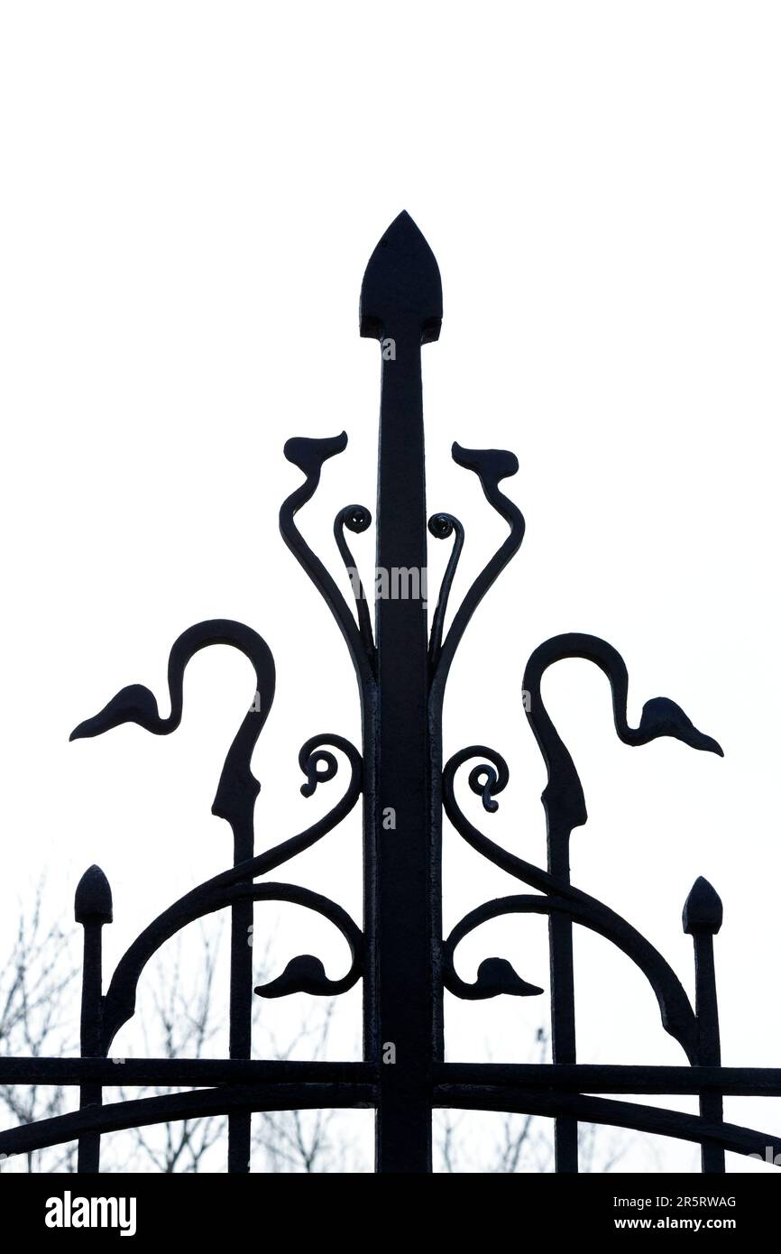 Francia, Meurthe et Moselle, Nancy, dettaglio della ferriera in ferro battuto della recinzione della casa chiamata Villa Marguerite costruita tra il 1902 e il 1903 dagli architetti Joseph Hornecker e Henri Gutton in stile Art Nouveau per Aime Prost, l'amministratore delle saline di Bosserville e l'ingegnere si trovano in Rue du Colonel Renard nel quartiere Parc de Saurupt Foto Stock