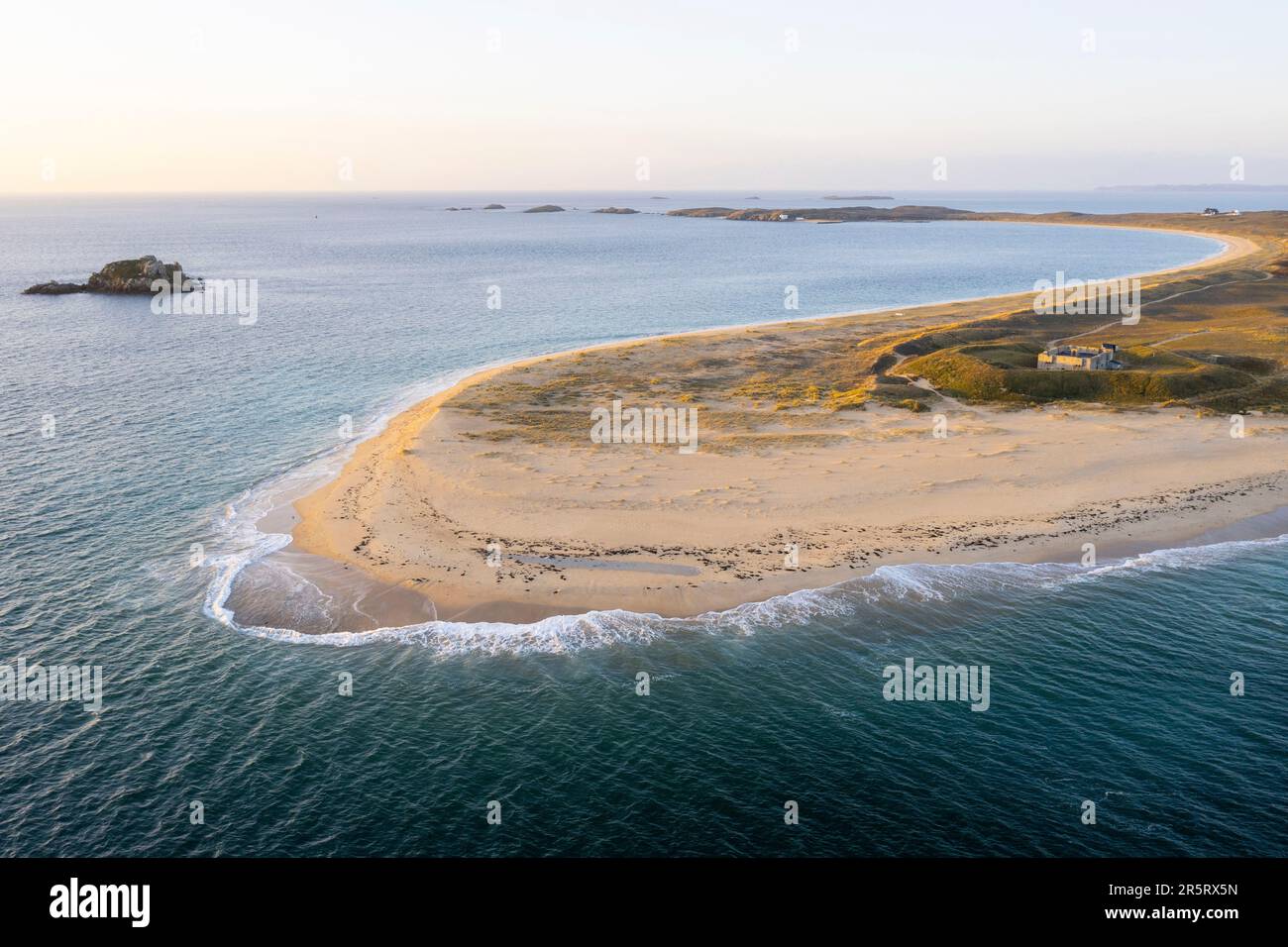 Francia, Morbihan, l'isola di Houat, Pointe d'en tal all'alba Foto Stock