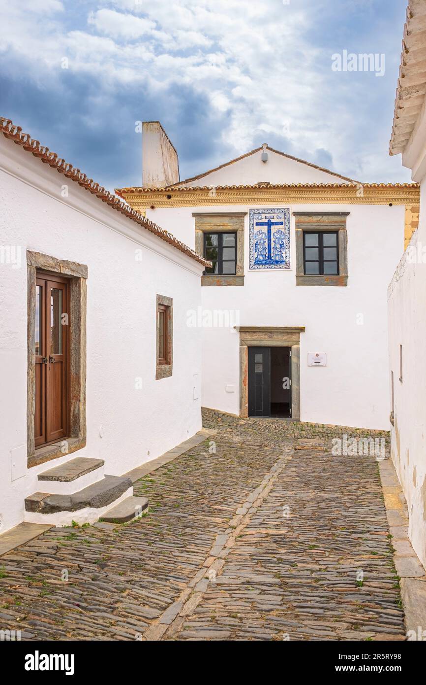 Portogallo, regione di Alentejo, il borgo fortificato arroccato di Monsaraz, Casa dell'Inquisizione - Centro interattivo di storia ebraica Foto Stock