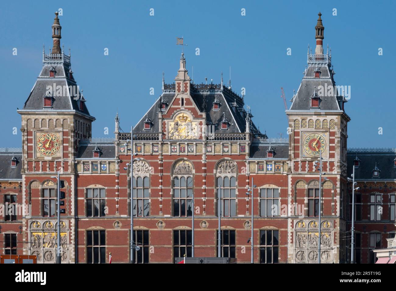 Paesi Bassi, Amsterdam, stazione ferroviaria centrale Foto Stock