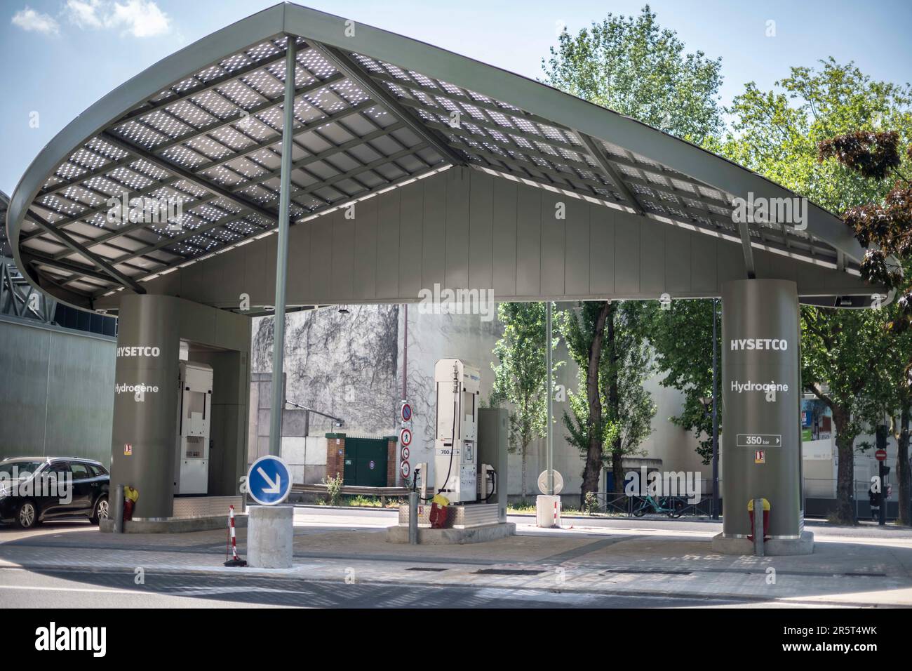 Parigi, Francia. 05th giugno, 2023. La nuova stazione di produzione e distribuzione di idrogeno Hysetco a Parigi, in Francia, il 5 giugno 2023. Foto di Eliot Blondet/ABACAPRESS.COM Credit: Abaca Press/Alamy Live News Foto Stock