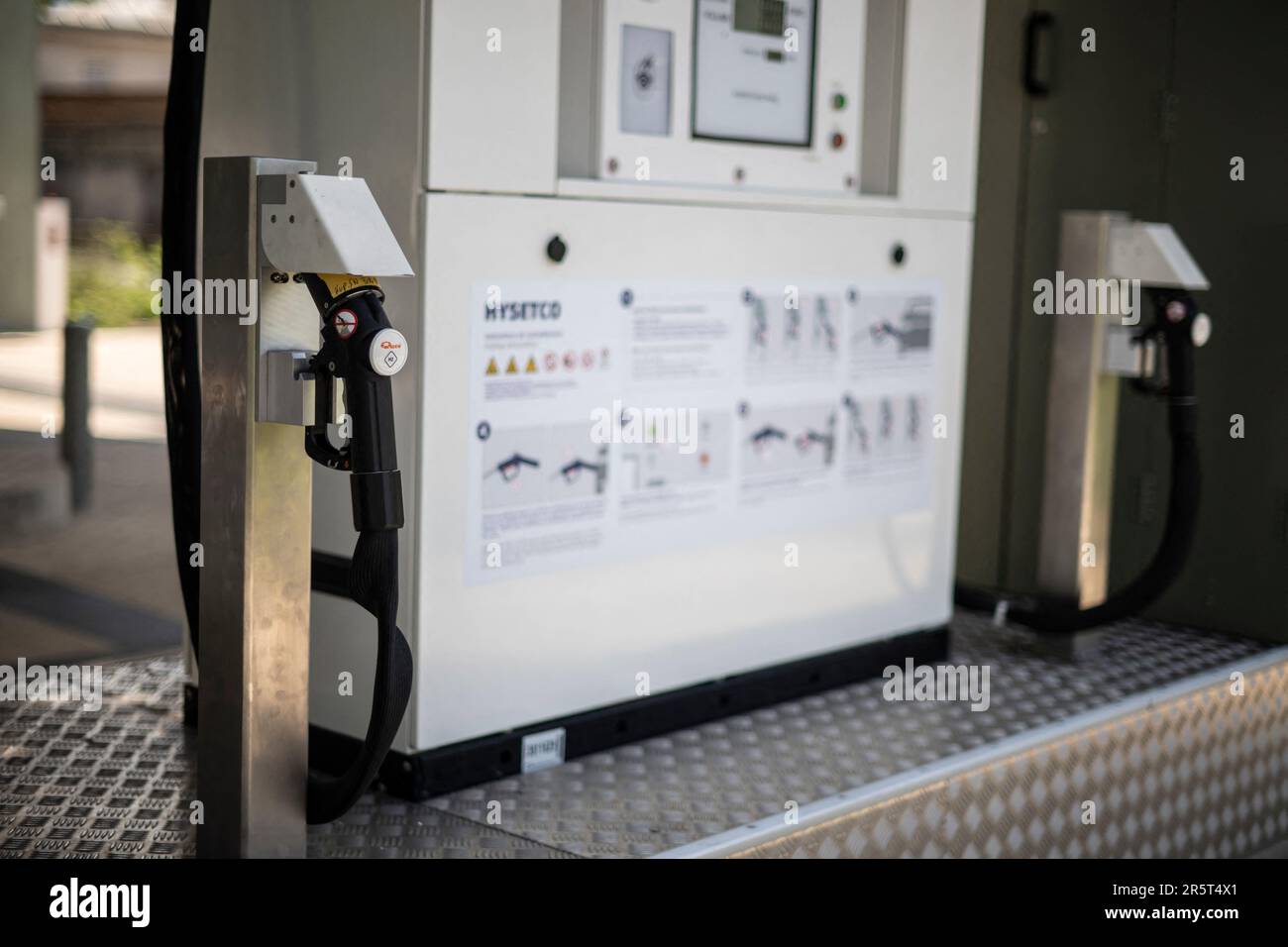 Parigi, Francia. 05th giugno, 2023. La nuova stazione di produzione e distribuzione di idrogeno Hysetco a Parigi, in Francia, il 5 giugno 2023. Foto di Eliot Blondet/ABACAPRESS.COM Credit: Abaca Press/Alamy Live News Foto Stock