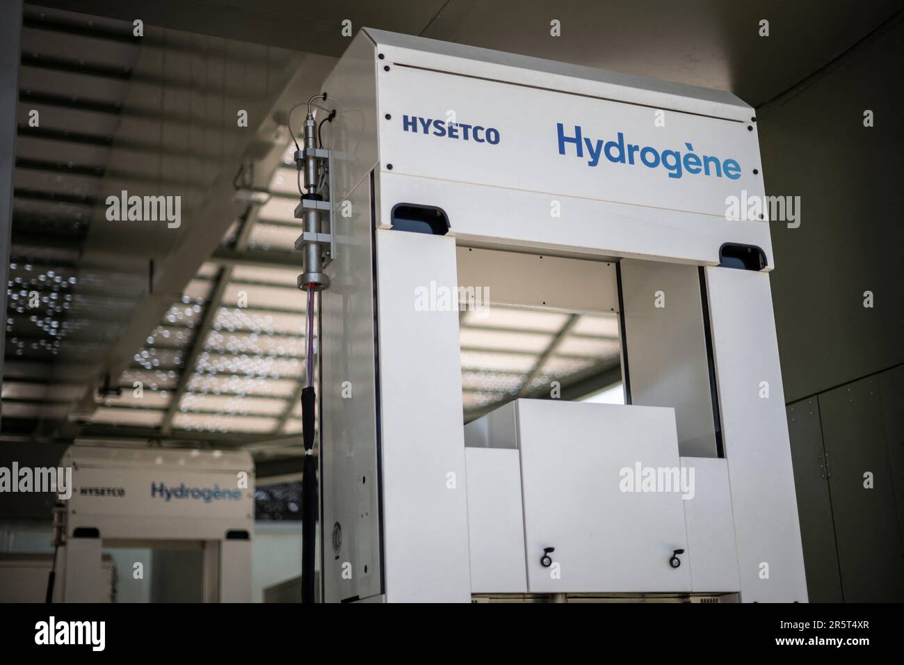 Parigi, Francia. 05th giugno, 2023. La nuova stazione di produzione e distribuzione di idrogeno Hysetco a Parigi, in Francia, il 5 giugno 2023. Foto di Eliot Blondet/ABACAPRESS.COM Credit: Abaca Press/Alamy Live News Foto Stock