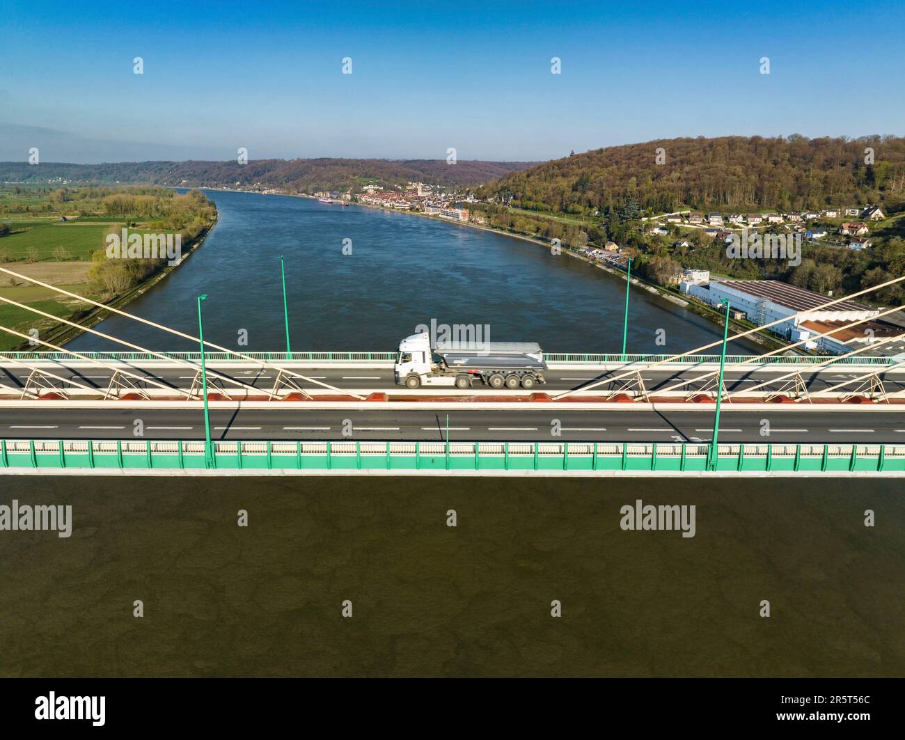 Francia, Seine Maritime, Caudebec en Caux, Brotonne ponte sulla Senna (vista aerea) Foto Stock