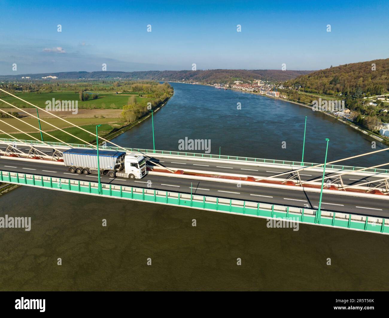 Francia, Seine Maritime, Caudebec en Caux, Brotonne ponte sulla Senna (vista aerea) Foto Stock