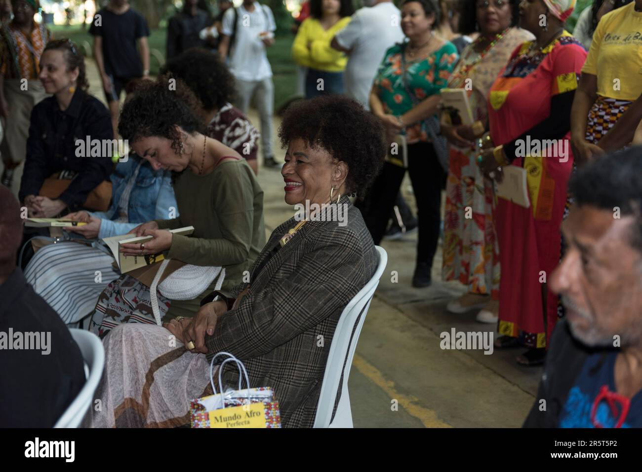 São PAULO, SP - 03.06.2023: LANCAMENTO DO LIVRO DAS RAÍZES à COLHEITA - lancio del libro 'Das Raízes à Colheita', un libro di vari generi, scritto da sette donne nere, di diverse età, esperienze e luoghi, presso il Museo Afro Brasil, nel Parco Ibirapuera, questo Sabato, 6/3. Nella foto, la scrittrice Lia Vieira. (Foto: Isabella Finholdt/Fotoarena) Foto Stock
