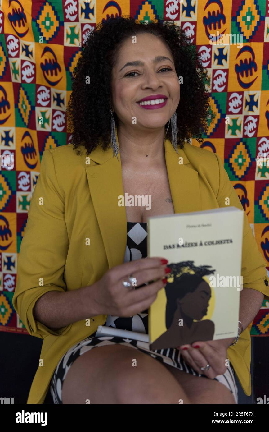 São PAULO, SP - 03.06.2023: LANCAMENTO DO LIVRO DAS RAÍZES à COLHEITA - lancio del libro 'Das Raízes à Colheita', un libro di diversi generi, scritto da sette donne nere, di diverse età, esperienze e luoghi, al Museo Afro Brasil, nel Parco Ibirapuera, questo Sabato, 6/3. Nella foto, lo scrittore Mari Vieira. (Foto: Isabella Finholdt/Fotoarena) Foto Stock