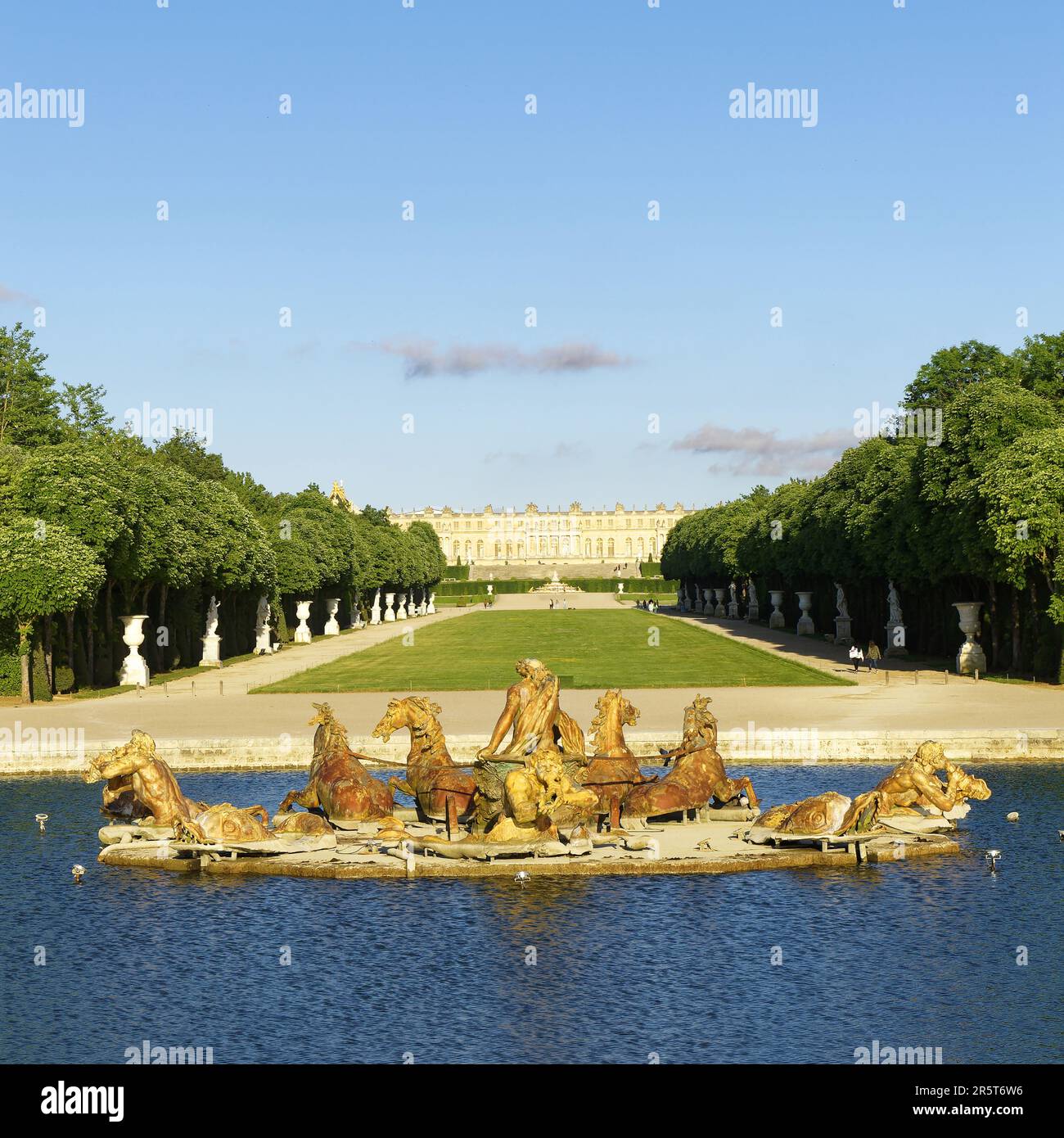 Francia, Yvelines, Versailles, parco della Reggia di Versailles classificato patrimonio mondiale dall'UNESCO, bacino di Apollo, Apollo e il suo carro Foto Stock