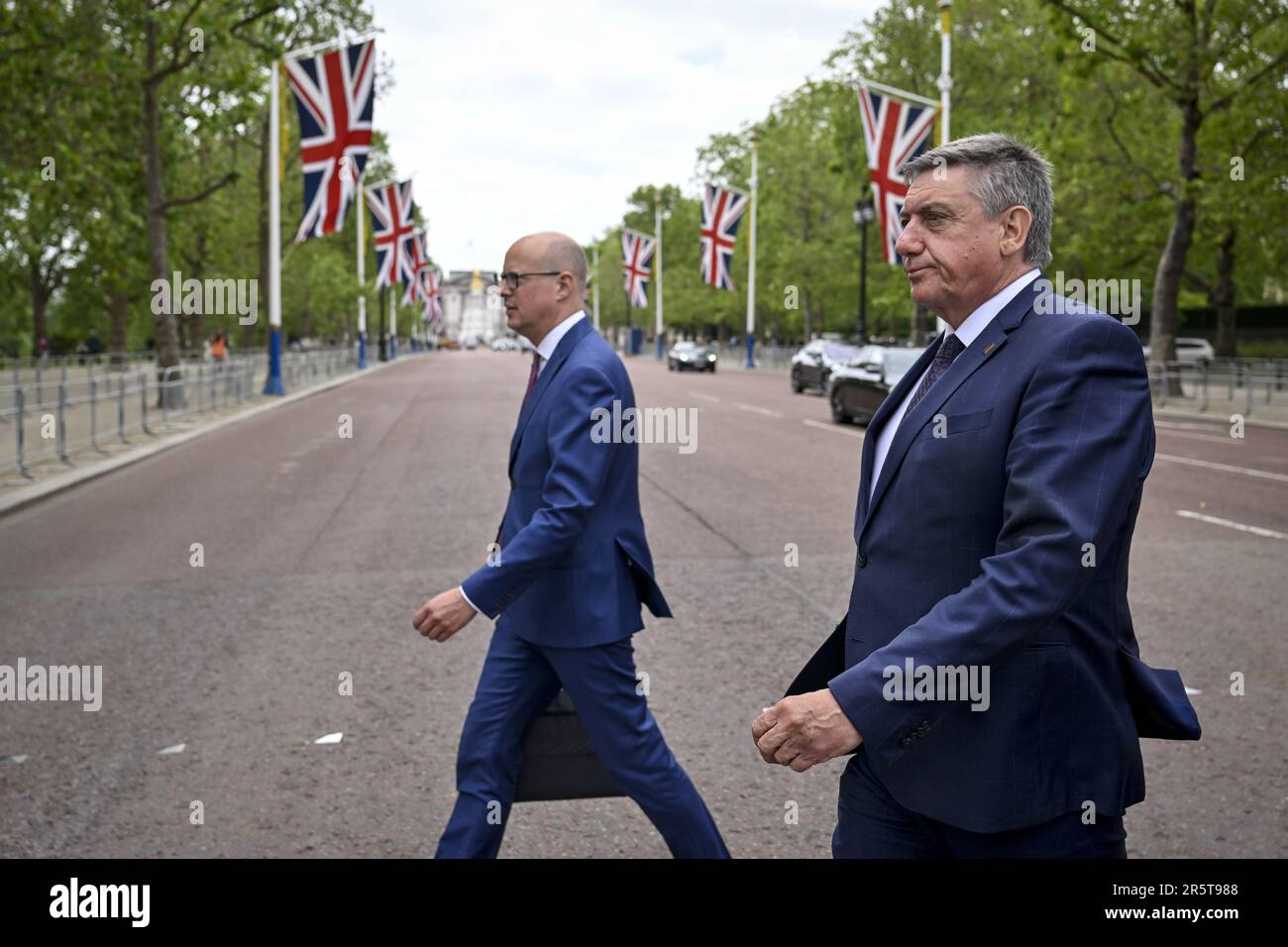 Londra, Regno Unito. 05th giugno, 2023. Lo chef del gabinetto Jambon Jeroen Overmeer e il presidente del ministro fiammingo Jan Jambon hanno illustrato durante l'arrivo della delegazione fiamminga il primo giorno di una missione diplomatica nel Regno Unito, a Londra, lunedì 05 giugno 2023. FOTO DI BELGA DIRK WAEM Credit: Agenzia Notizie di Belga/Alamy Live News Foto Stock