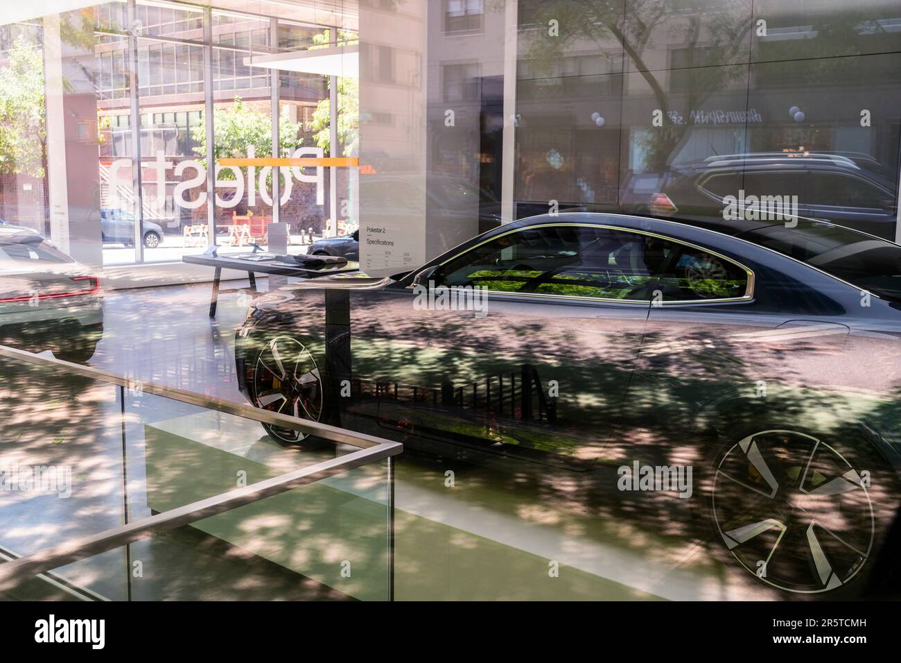 Un Polestar veicolo elettrico showroom nel quartiere Upper West Side di New York Domenica, 28 maggio 2023. La svedese Volvo acquistò il marchio nel 2015 e lo vendette a Geely Holding Group. Polestar è stato pubblico nel giugno 2022 sullo scambio Nasdaq. (© Richard B. Levine) Foto Stock