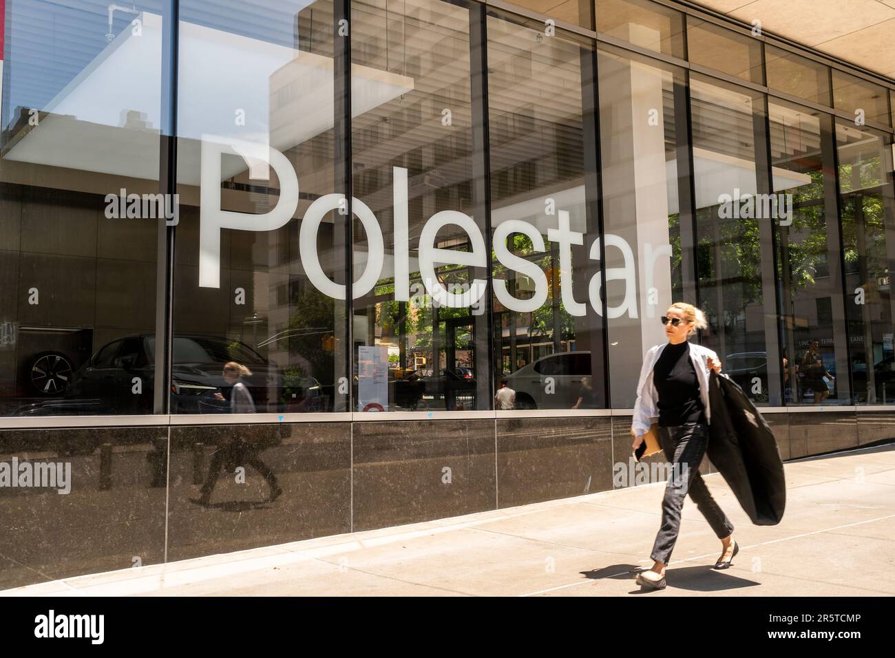 Un Polestar veicolo elettrico showroom nel quartiere Upper West Side di New York Domenica, 28 maggio 2023. La svedese Volvo acquistò il marchio nel 2015 e lo vendette a Geely Holding Group. Polestar è stato pubblico nel giugno 2022 sullo scambio Nasdaq. (© Richard B. Levine) Foto Stock