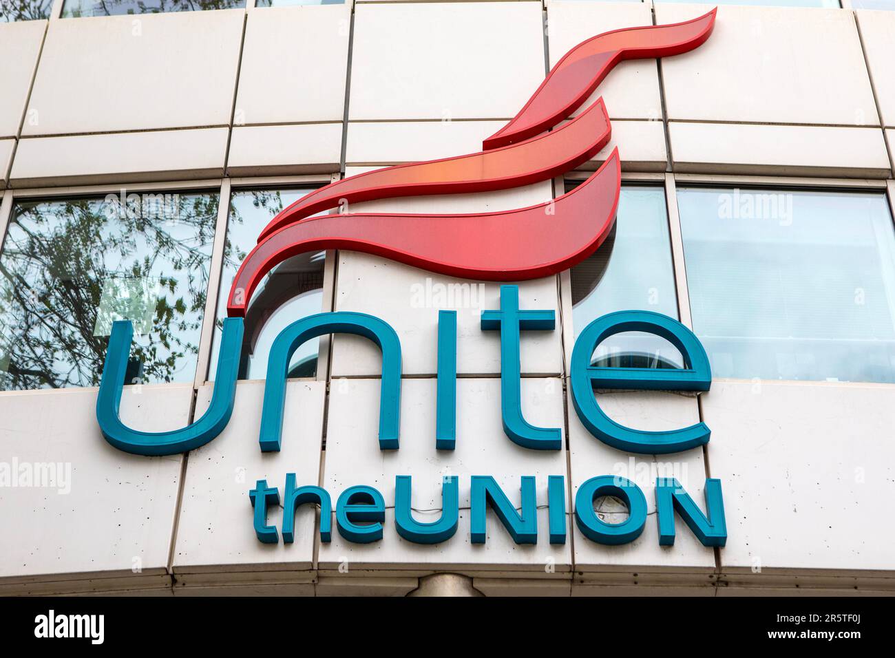 Londra, Regno Unito - Aprile 30th 2023: Il logo sull'esterno dell'edificio Unite The Union, situato in Theobalds Road a Londra, Regno Unito. Foto Stock