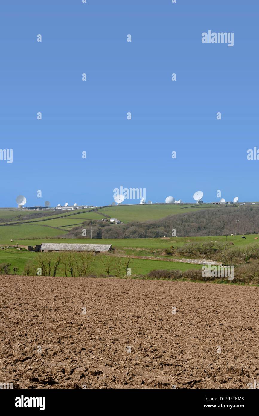 GCHQ Bude satellite Listening Station (Government Communications Headquarters) difesa a Cleave Camp, Cornovaglia, Inghilterra. REGNO UNITO Foto Stock