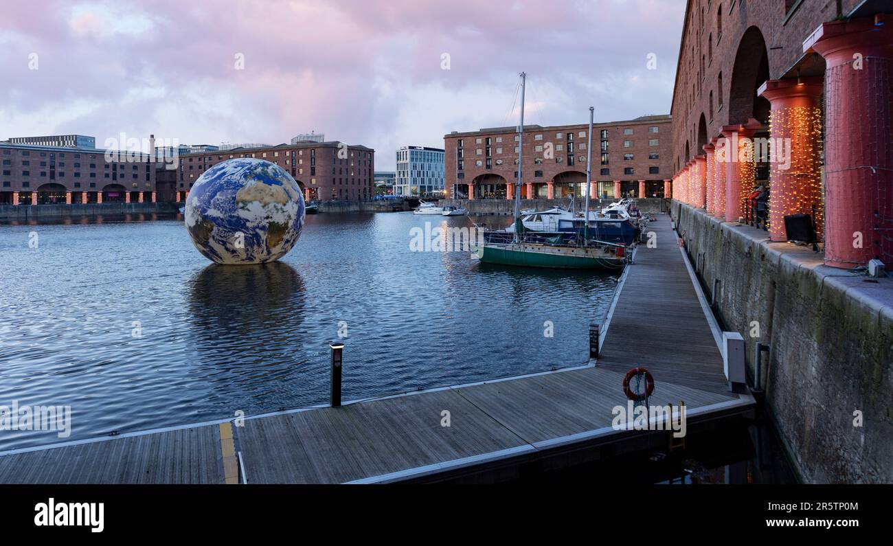 Liverpool, regno unito Maggio, 16, 2023 Terra galleggiante in Albert Dock per Eurovision 2023 Foto Stock